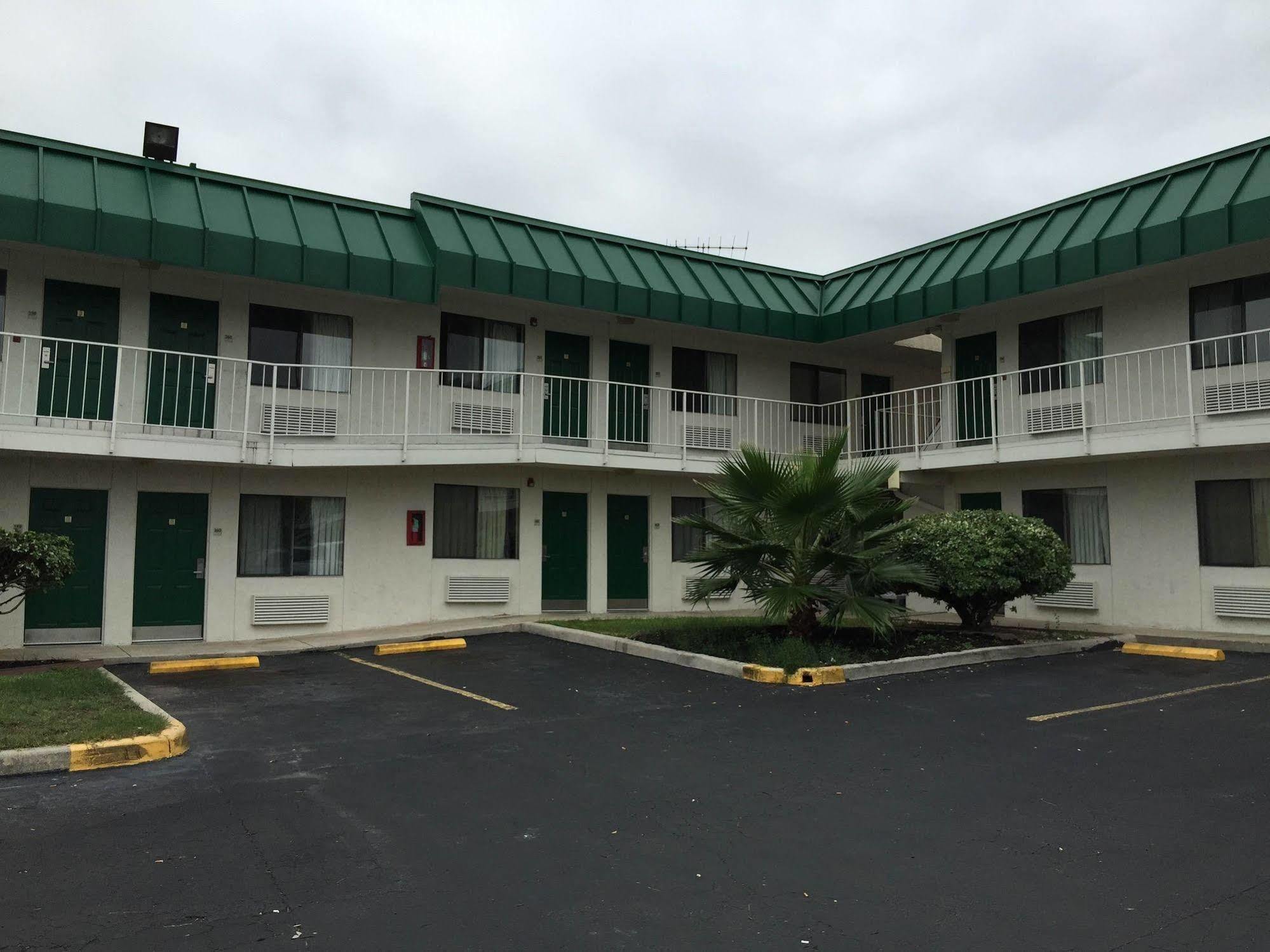 Q Lodging Extended Stay San Antonio Exterior photo