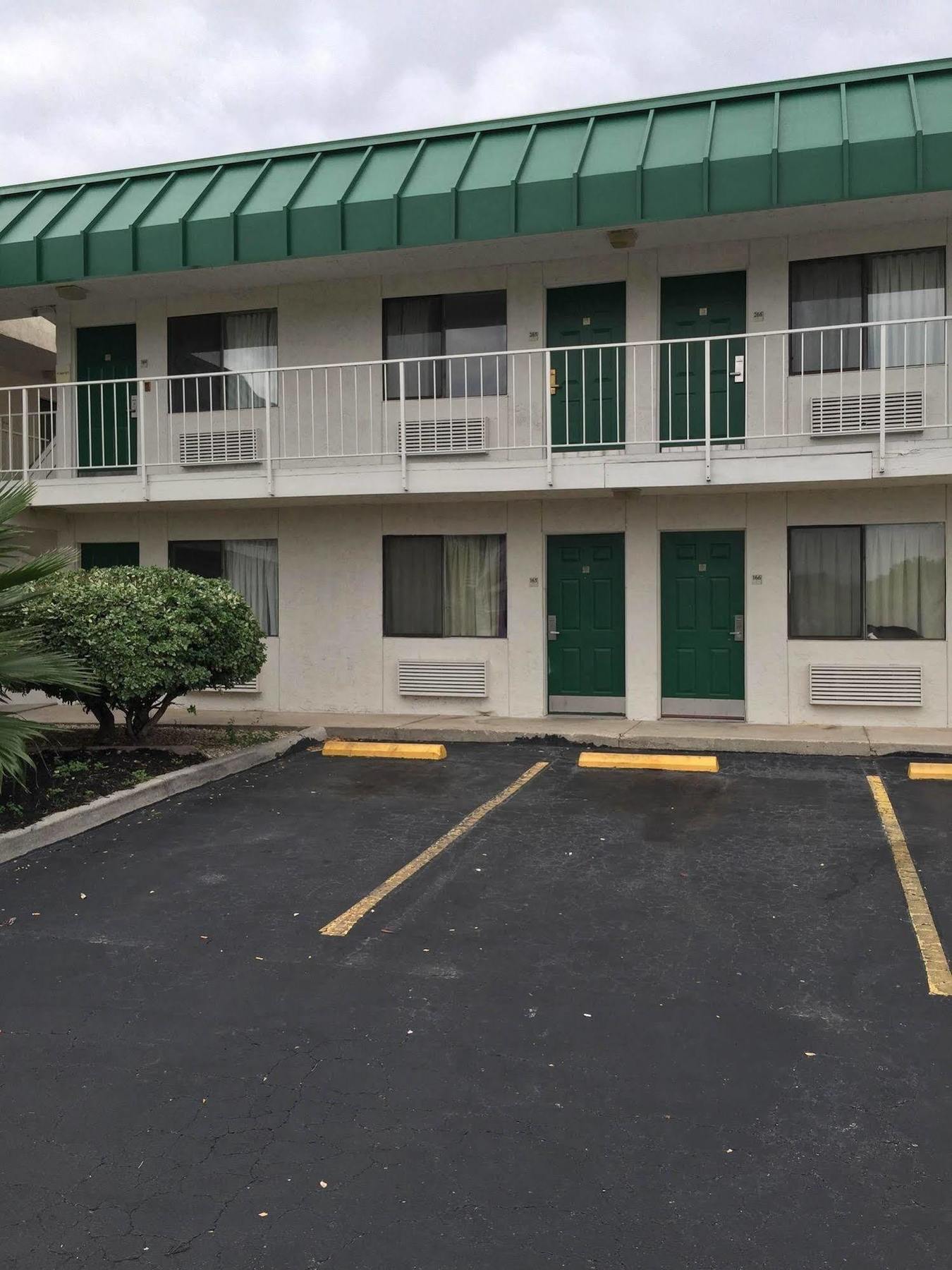 Q Lodging Extended Stay San Antonio Exterior photo